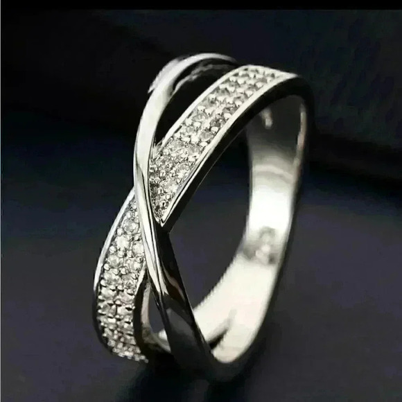 Beautiful Womens Ring   - Picture 3 of 7